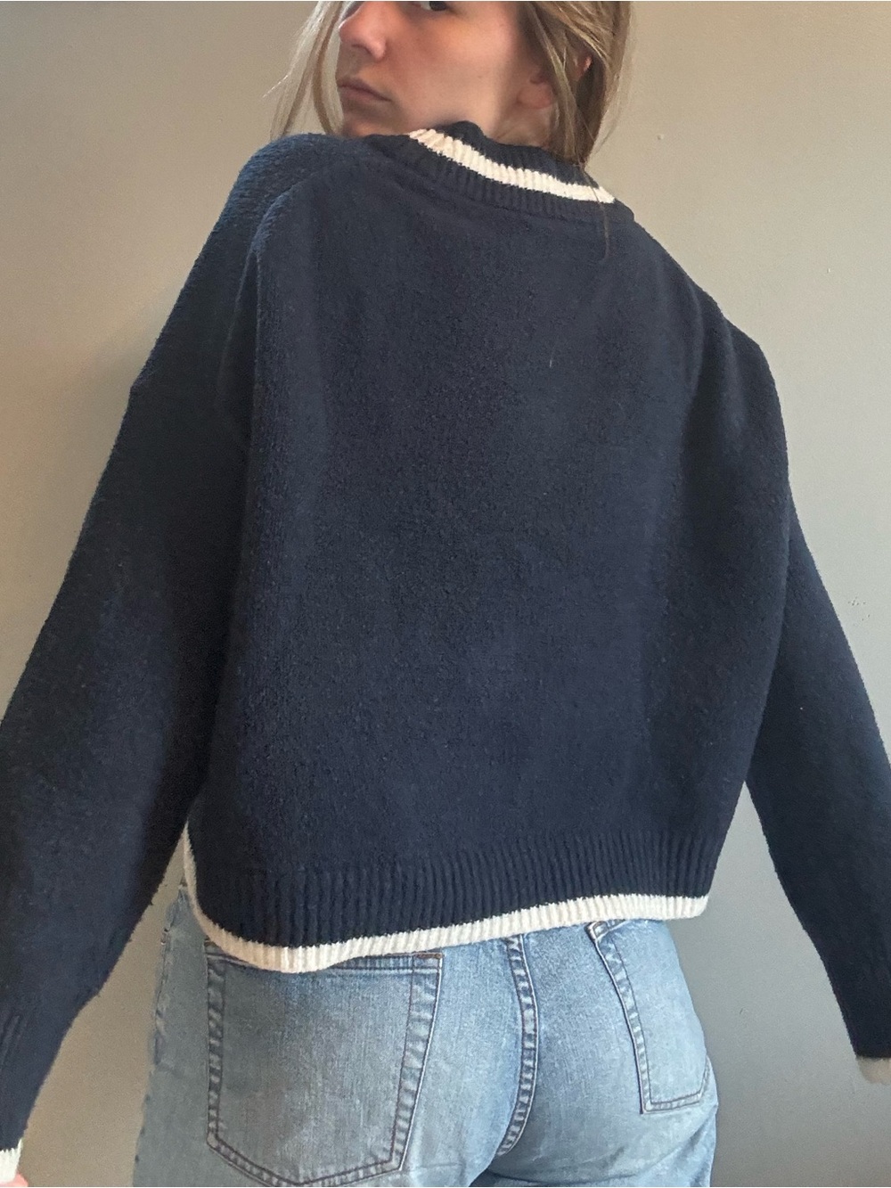 Abercrombie Wedge V-neck Sweatshirt Navy - Picture 3 of 4